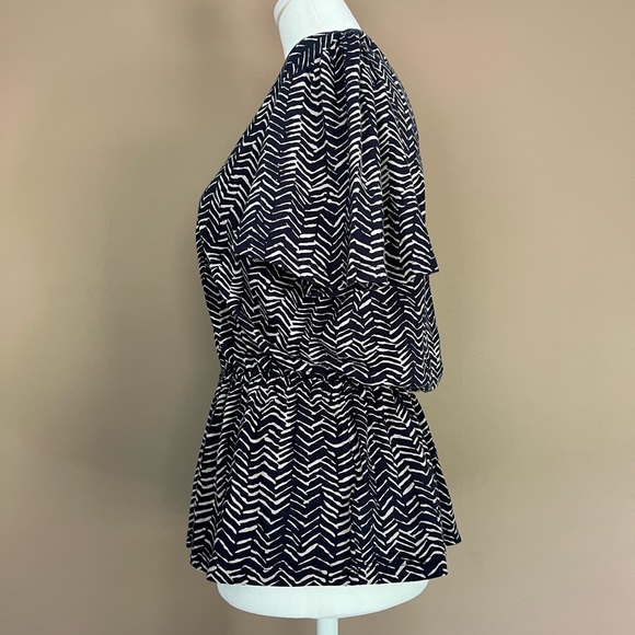 {Lucky Brand} Abstract Chevron Print Peplum Blouse in Navy & Tan - Medium - NWT - Picture 6 of 8